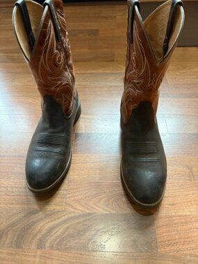 Ariat boots size men’s US 11, Leather Western Cowboy Boots model 10018729